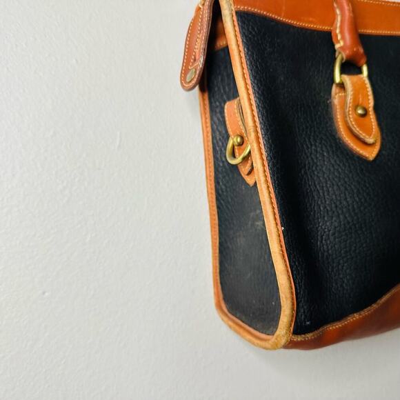 Vintage DOONEY & BOURKE 90s Black Tan Pebbled Leather Crossbody Strap Handbag - Picture 8 of 11